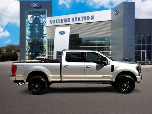 Certified 2022 Ford F250 Lariat w/ Tremor Off-Road Package image 6