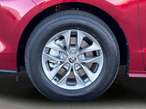 New 2026 Toyota Sienna XLE image 32