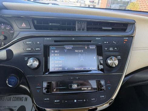 Used 2018 Toyota Avalon Limited image 29
