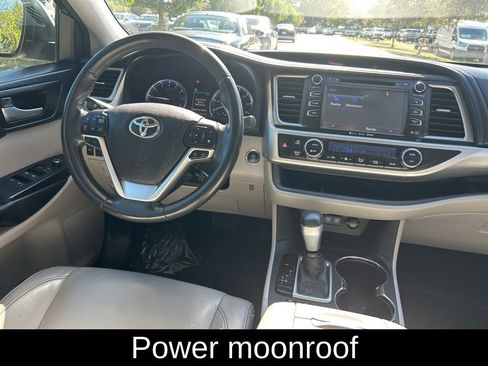 Used 2017 Toyota Highlander XLE image 9