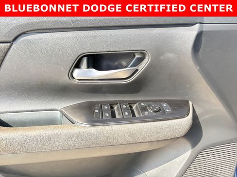 Used 2025 Nissan Kicks SV AWD/4WD image 10