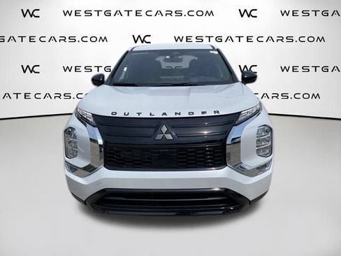 New 2026 Mitsubishi Outlander LE FWD image 2