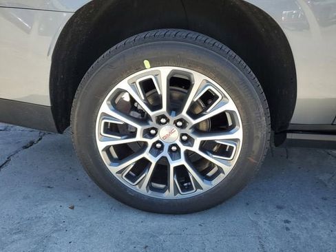 New 2026 GMC Yukon XL Denali w/ Denali Reserve Package RWD image 6