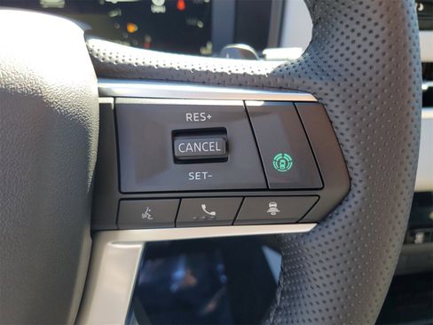 New 2025 Mitsubishi Outlander SE image 13