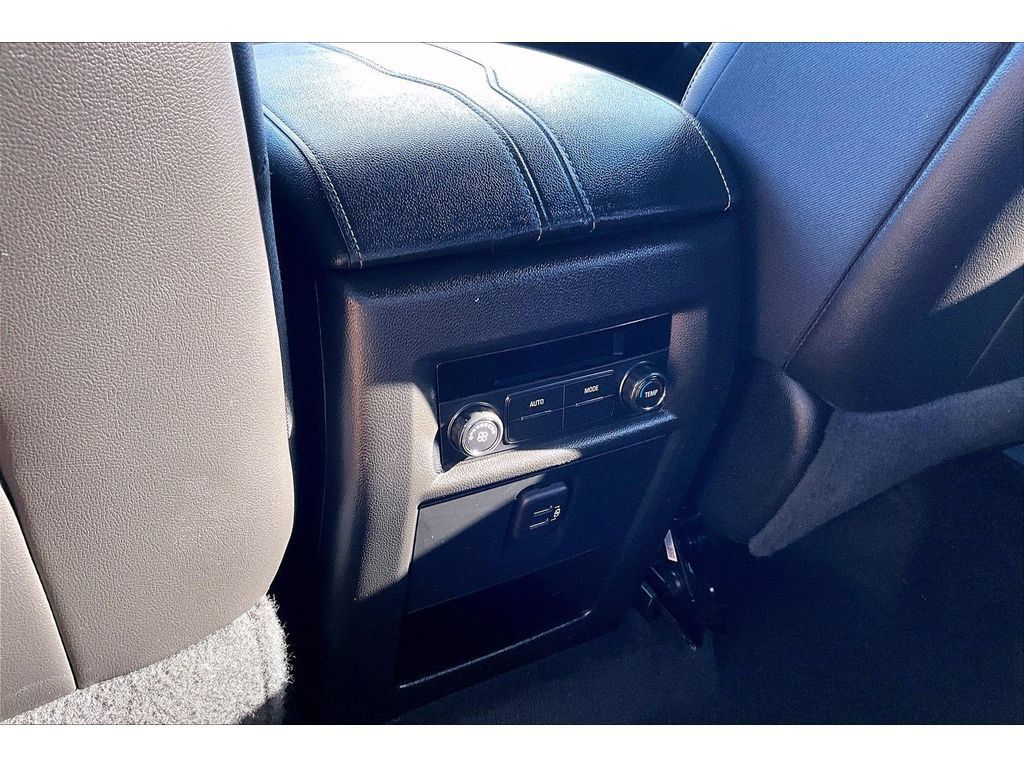 Used 2023 Chevrolet Traverse LT FWD image 10