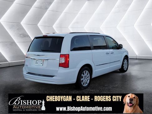 Used 2016 Chrysler Town & Country Touring w/ Driver Convenience Group image 18