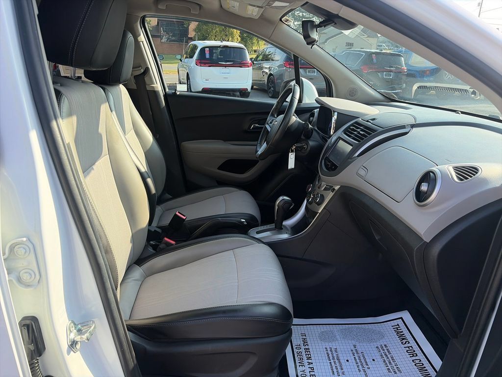 Used 2015 Chevrolet Trax LT w/ LT Plus Package AWD/4WD image 41