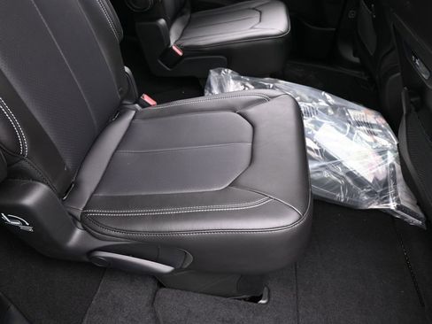 New 2026 Chrysler Pacifica Select image 36