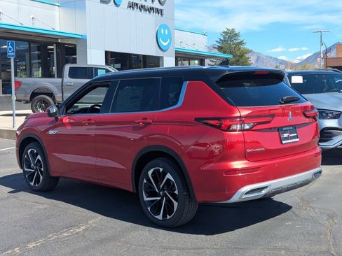 Used 2025 Mitsubishi Outlander 4WD Plug-In Hybrid image 7