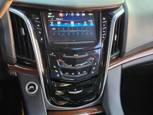 Used 2019 Cadillac Escalade Luxury image 16