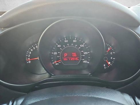 Used 2016 Kia Soul + image 11