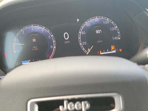 Used 2025 Jeep Grand Cherokee Limited RWD image 27