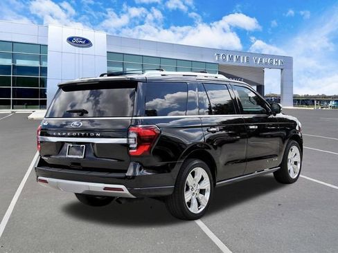 Used 2023 Ford Expedition Platinum RWD image 4