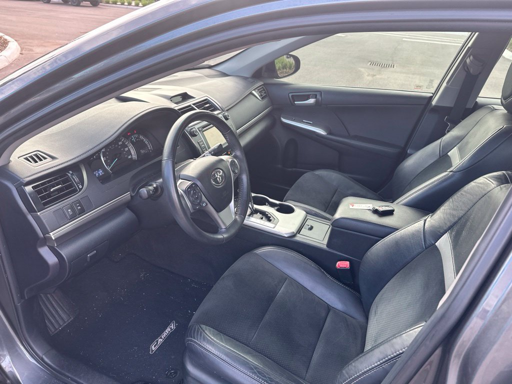 Used 2012 Toyota Camry SE w/ Leather Pkg FWD image 9