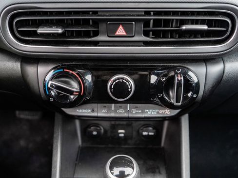 Used 2022 Hyundai Kona SE image 28