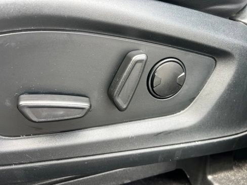 Used 2022 Ford Explorer XLT w/ Equipment Group 202A AWD/4WD image 28
