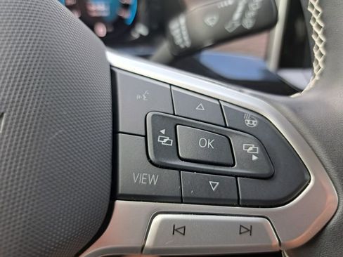 Used 2025 Volkswagen Atlas SEL image 13