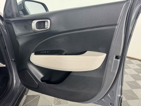 Used 2024 Hyundai Venue SEL image 31