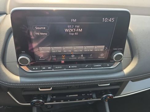 Used 2025 Nissan Rogue SV FWD image 22