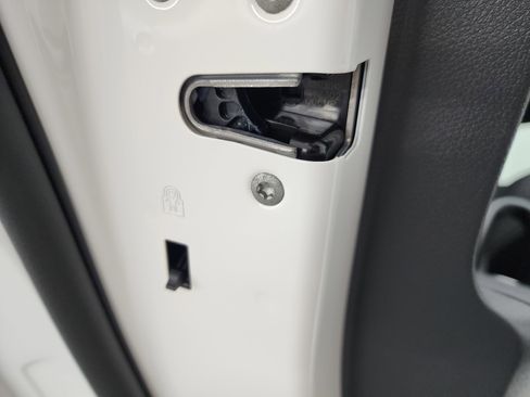 Used 2025 Mercedes-Benz CLA 250 4MATIC image 38