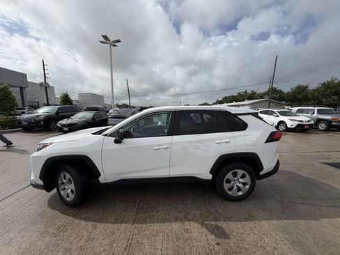 Used 2025 Toyota RAV4 LE image 8