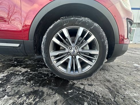 Used 2017 Ford Explorer Platinum image 10