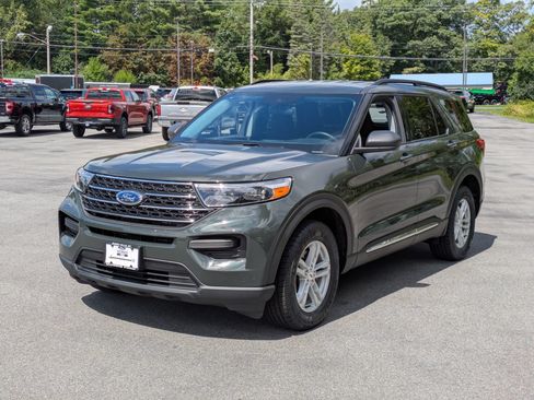 Used 2024 Ford Explorer XLT AWD/4WD image 5