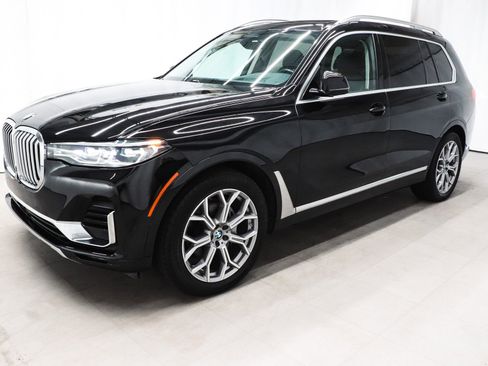 Used 2022 BMW X7 xDrive40i w/ Premium Package image 3