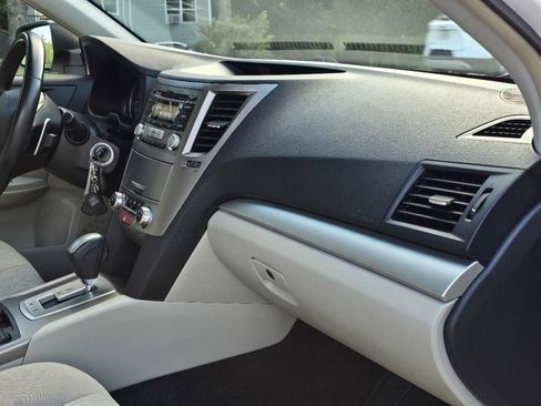 Used 2013 Subaru Outback 2.5i Premium AWD/4WD image 22