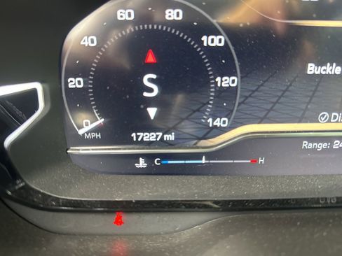 Used 2024 GMC Yukon XL Denali w/ Denali Reserve Package image 23