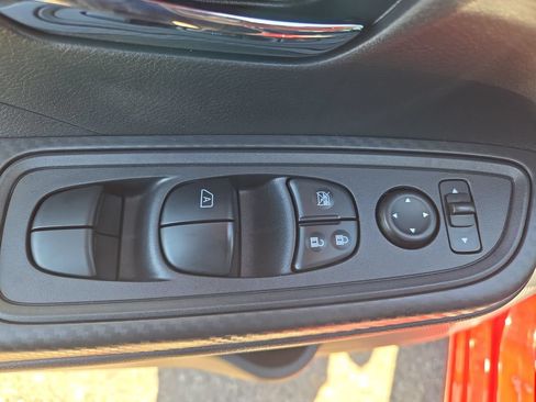 Used 2025 Nissan Versa SV w/ Trunk Package FWD image 27