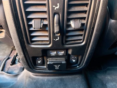 Used 2018 Dodge Durango GT image 24