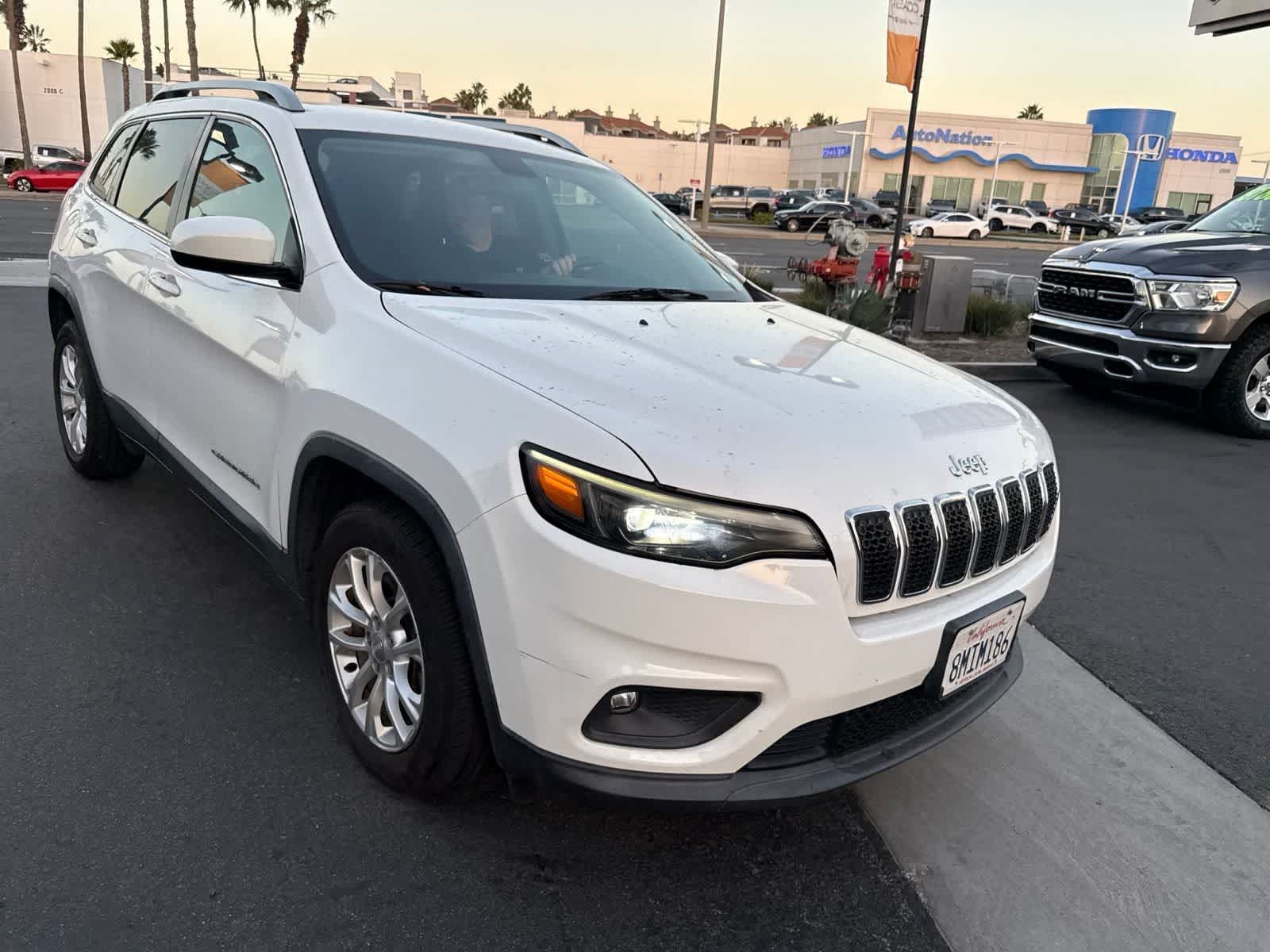 Used 2019 Jeep Cherokee Latitude w/ Popular Appearance Group FWD image 5