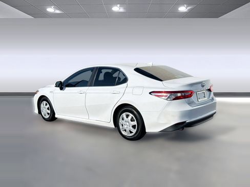 Used 2019 Toyota Camry LE FWD image 3