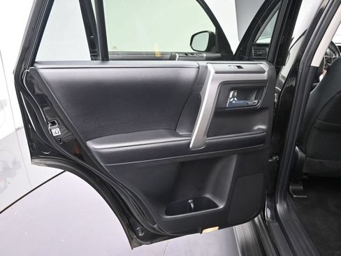 Used 2016 Toyota 4Runner SR5 AWD/4WD image 16