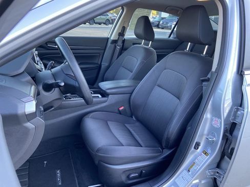 Used 2024 Nissan Altima 2.5 SV image 17