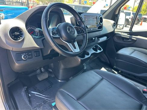 Used 2023 Mercedes-Benz Sprinter 2500 image 16