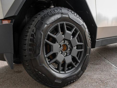 Used 2024 Tesla Cybertruck AWD Crew Cab image 28