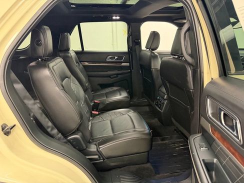 Used 2018 Ford Explorer Platinum AWD/4WD image 15