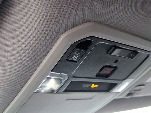 Used 2022 Toyota Tundra SR5 w/ SR5 Convenience Package AWD/4WD image 25