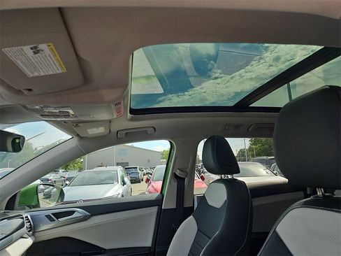 New 2025 Volkswagen Taos SEL image 7