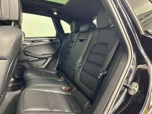 Certified 2025 Porsche Macan AWD/4WD image 26