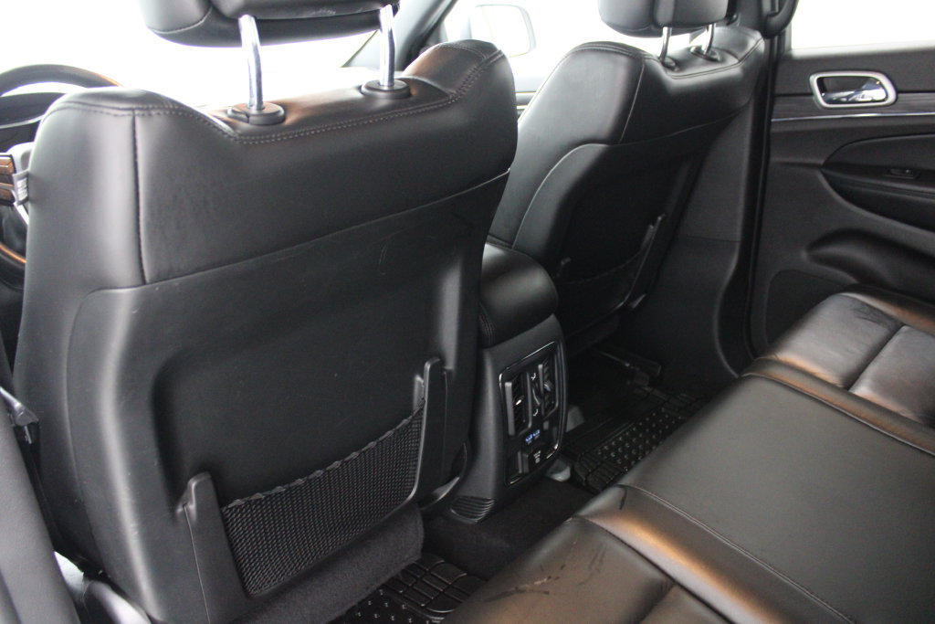 Used 2019 Jeep Grand Cherokee Limited AWD/4WD image 15