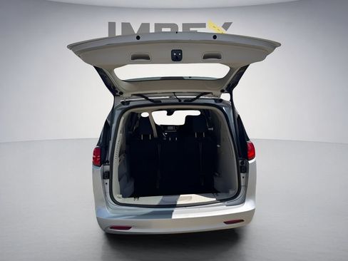 Used 2023 Chrysler Voyager LX FWD image 30