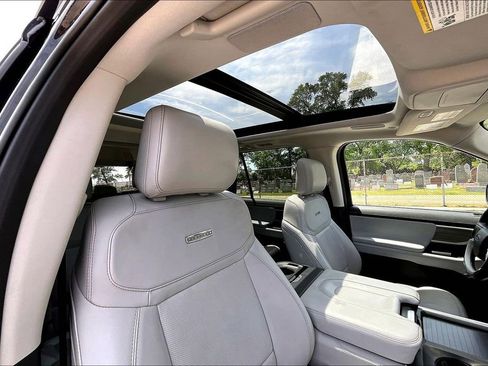 Used 2025 Ford Expedition Platinum w/ Driver's Package AWD/4WD image 21