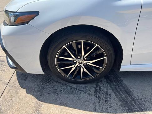 Used 2024 Toyota Camry SE FWD image 2