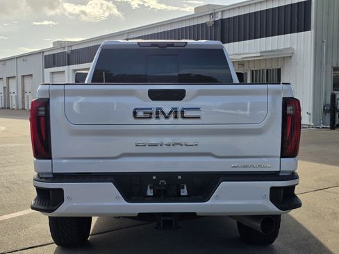 Used 2026 GMC Sierra 2500 Denali Ultimate AWD/4WD image 9