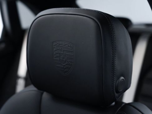 Certified 2023 Porsche Macan AWD/4WD image 15