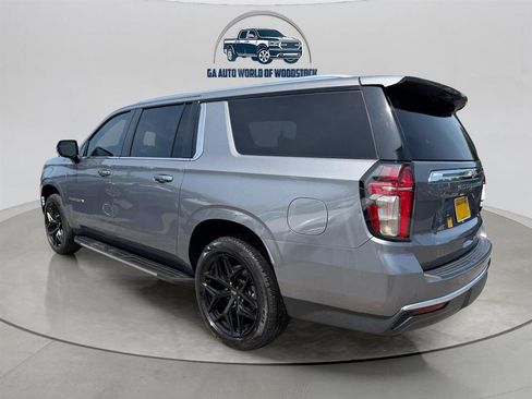 Used 2021 Chevrolet Suburban LT RWD image 12