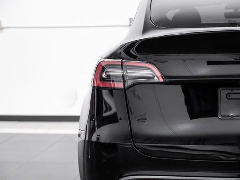 Used 2023 Tesla Model Y Long Range AWD/4WD image 42